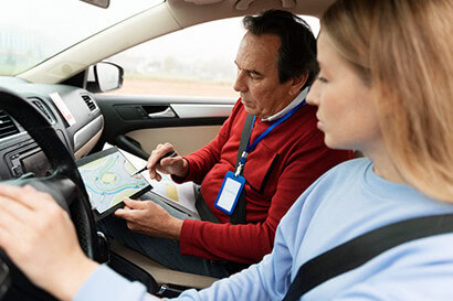 Egzamin teoretyczny na prawo jazdy – najlepsze metody nauki przepisów