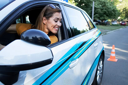 Egzamin praktyczny na prawo jazdy – jak zdać za pierwszym razem? Poradnik kursanta